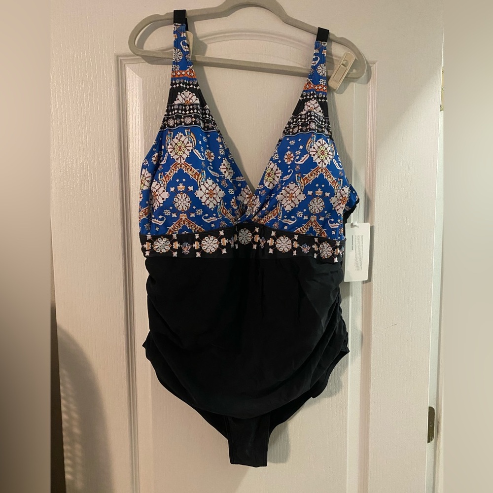 NWT Bloomchic bathing suit, size 22/24.